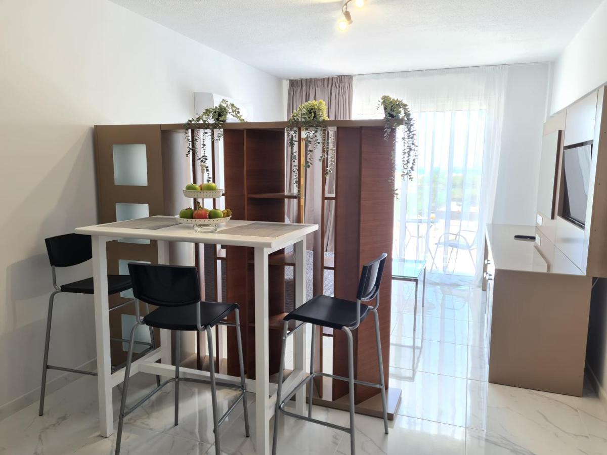 Fotoxenia Luxury Apts Paralimni Buitenkant foto