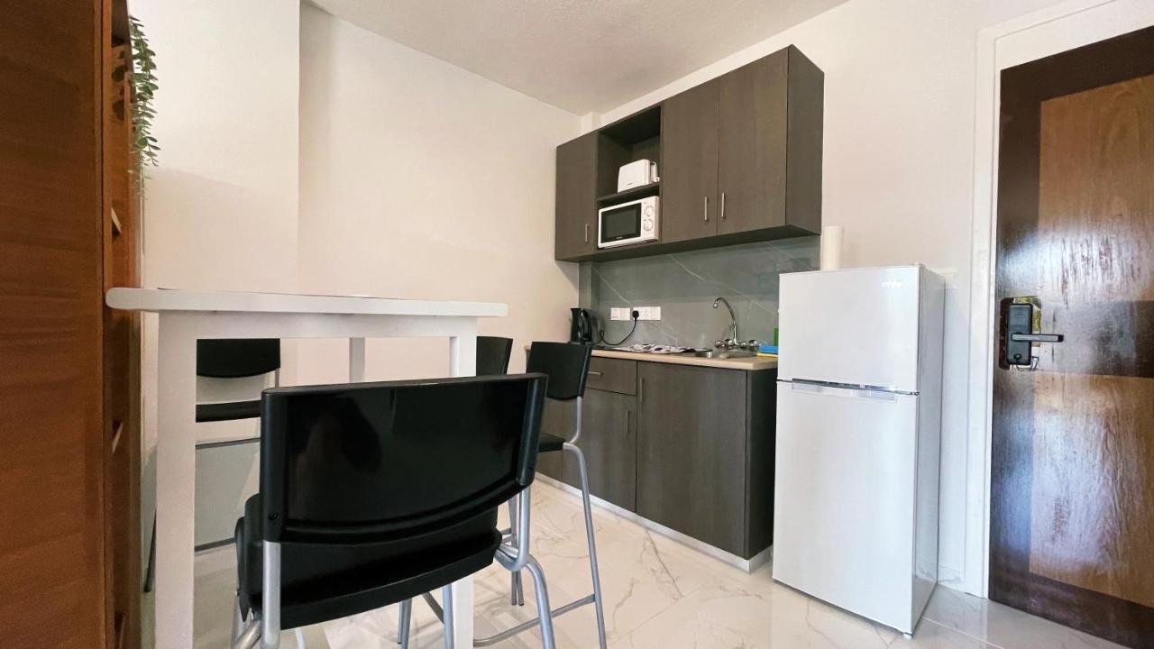 Fotoxenia Luxury Apts Paralimni Buitenkant foto