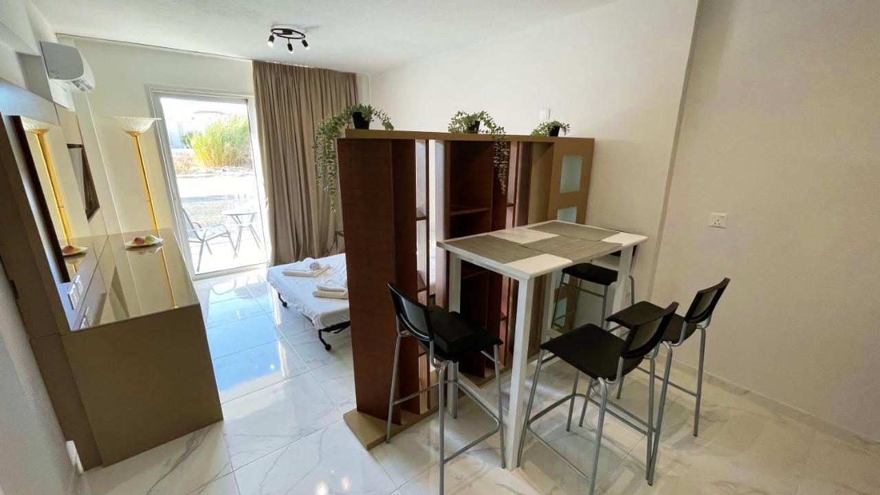 Fotoxenia Luxury Apts Paralimni Buitenkant foto